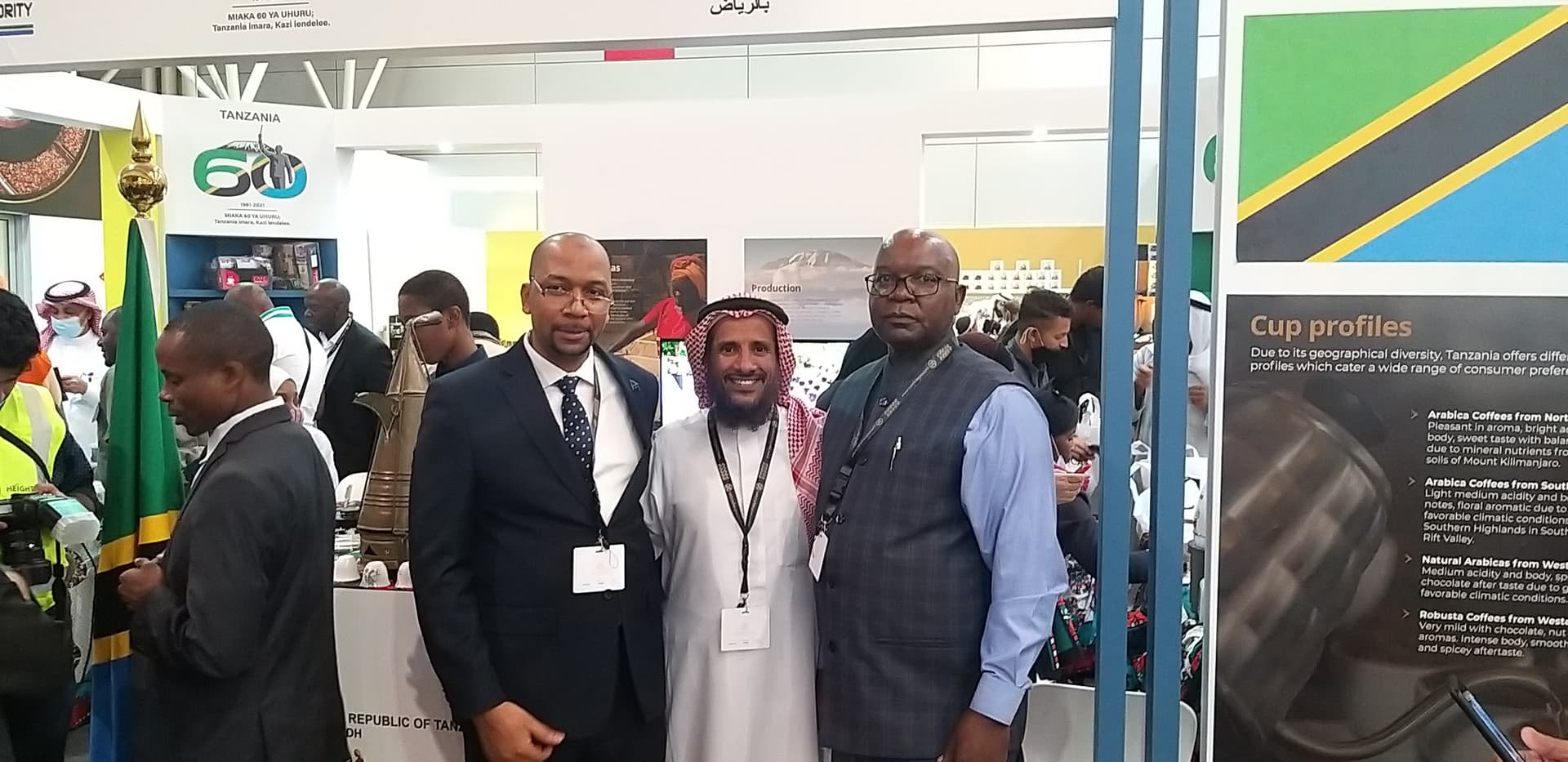 معرض القهوة والشوكولاتة — الرياض 2021 — لقطة مع وفود أو شركاء دوليين